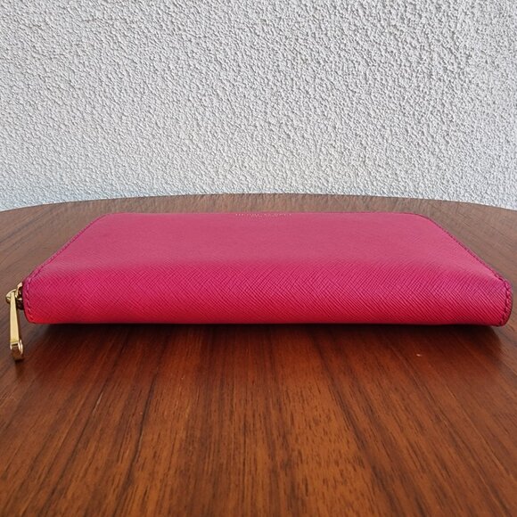 🔴SOLD🔴 Henri Bendel Pink Saffiano Leather Gold Hardware Zip Around Wallet - Picture 3 of 10